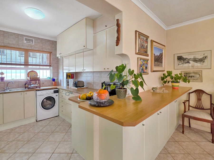 2 Bedroom Property for Sale in Sea Point Western Cape